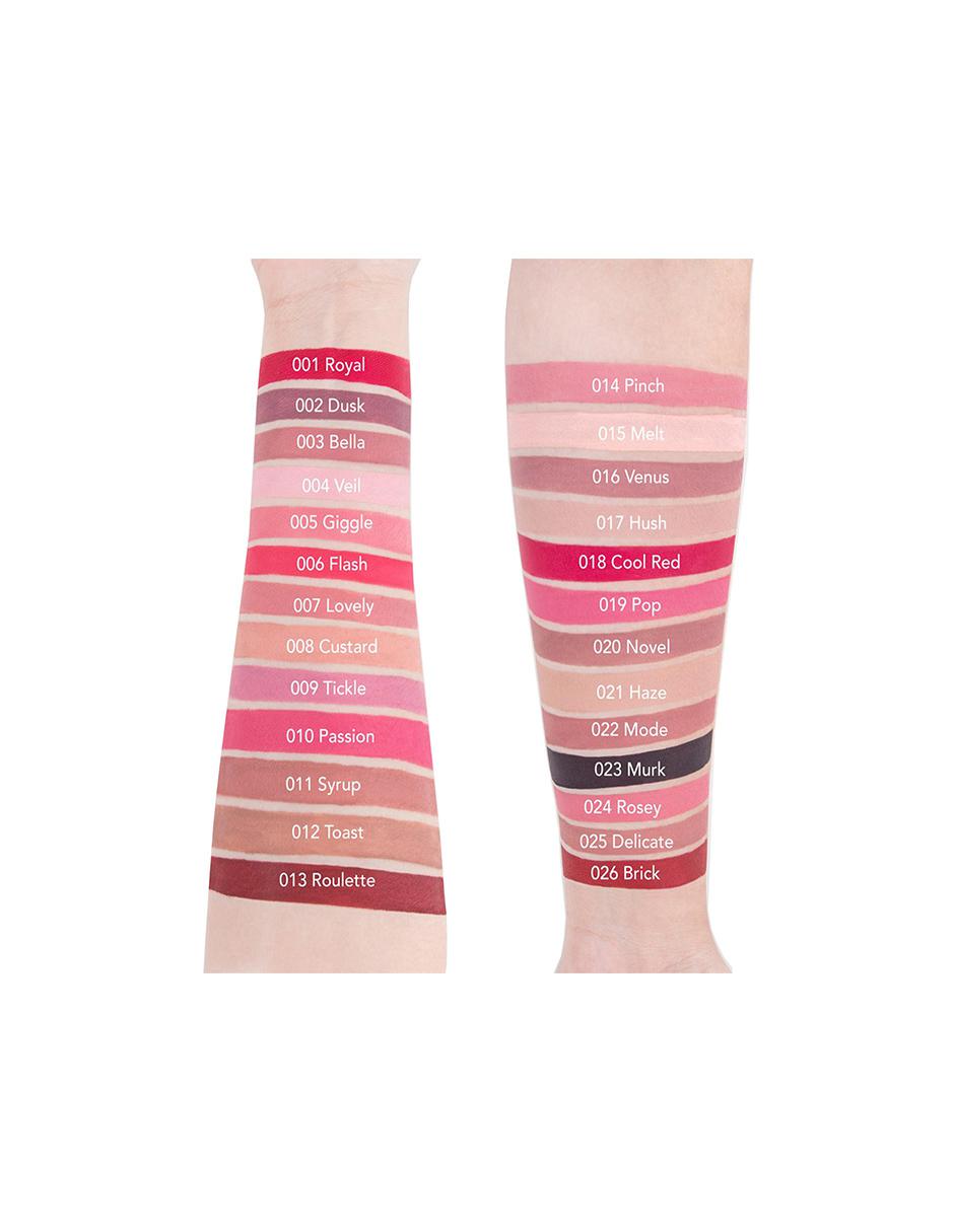 Labial mate Moira