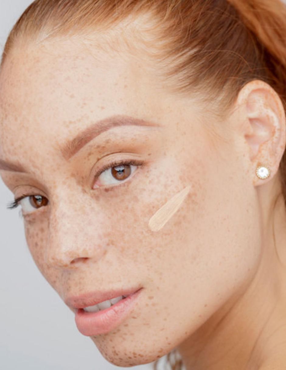Primer maquillaje PÜR 4 en 1 Dark Spot Corrector