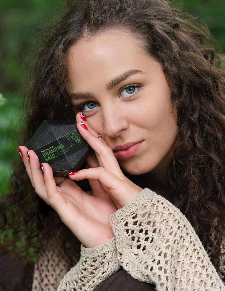 Shampoo sólido reparador para cabello débil fortalecedor con ortiga y aceite de tamanu Grandma Said 65g Shampoo sólido reparador para cabello débil fortalecedor con ortiga y aceite de tamanu Grandma Said 65g