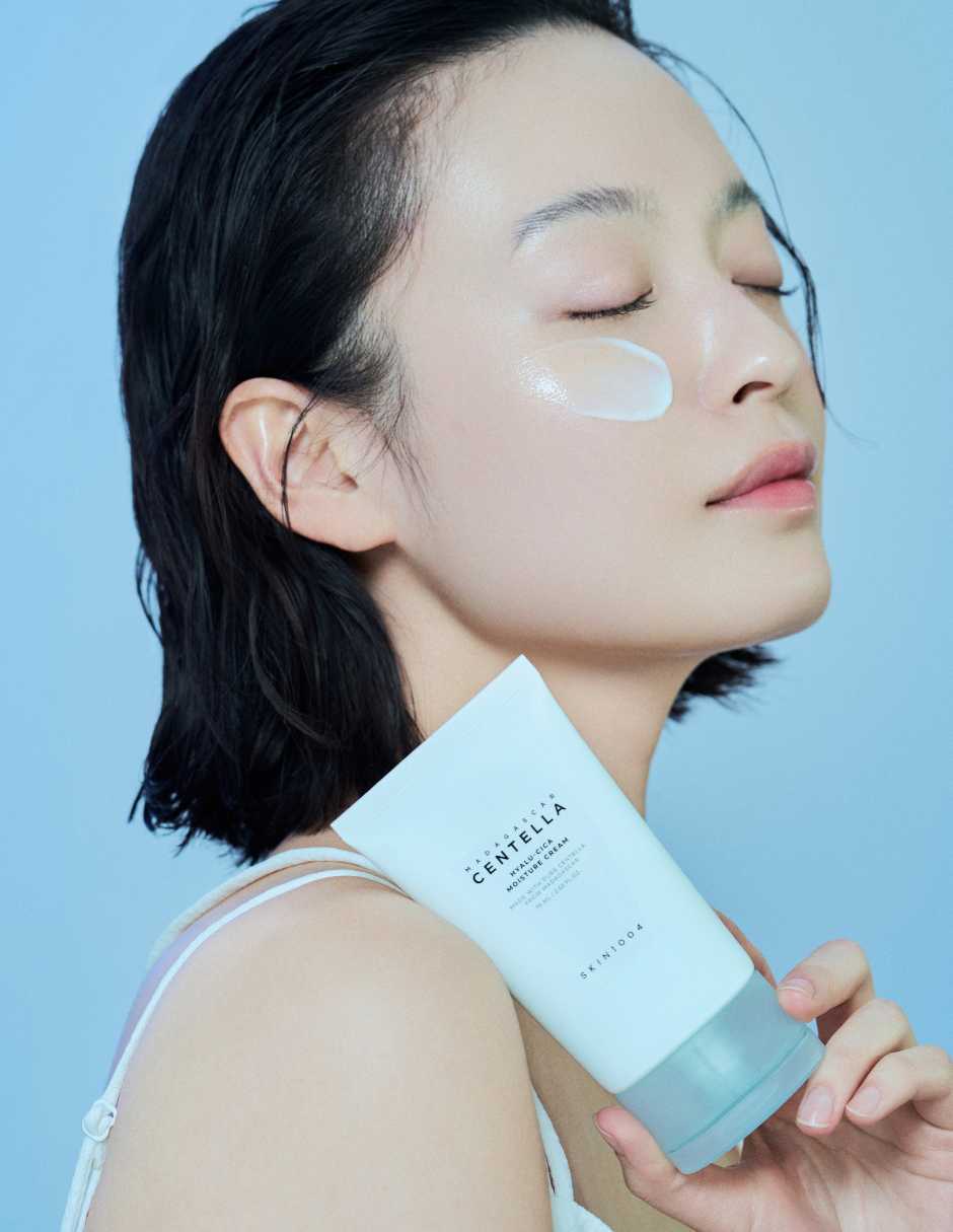 Crema facial recomendada para hidratar día y noche Hyalu-Cica para todo tipo piel Crema facial recomendada para hidratar día y noche Hyalu-Cica para todo tipo piel