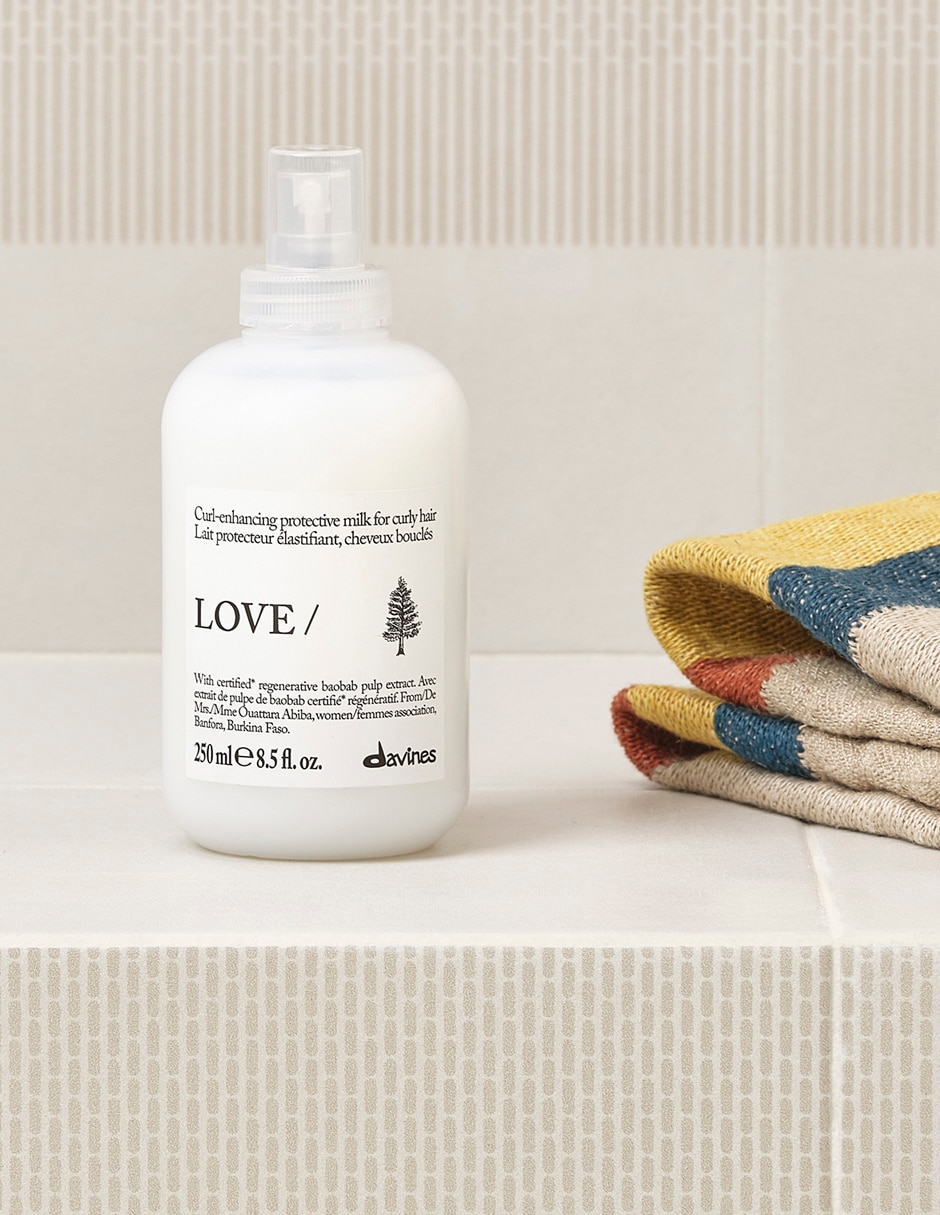 Tratamiento hidratante capilar Love curl/enhancing milk essential haircare 2