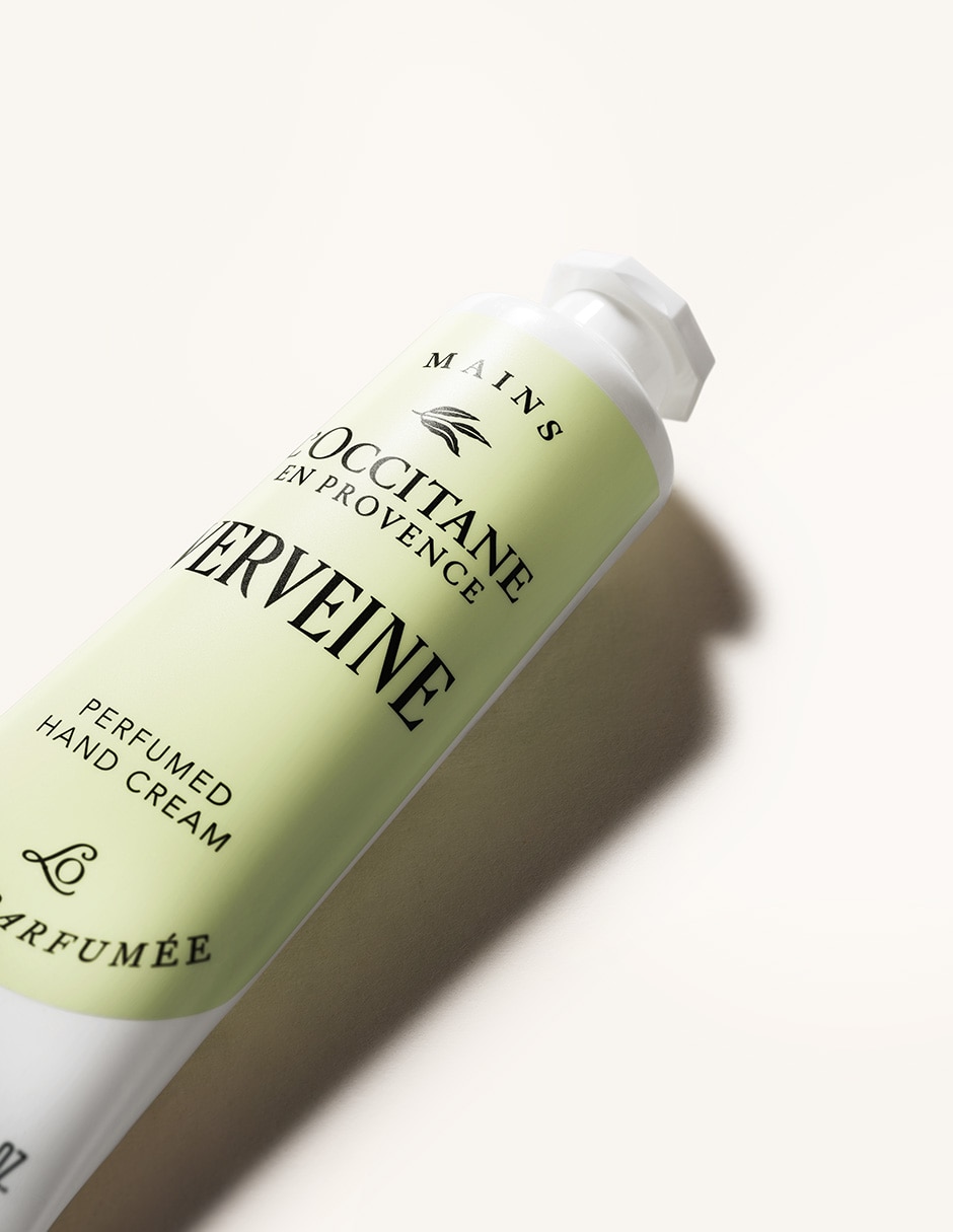 Crema para manos y uñas recomendada para hidratar día y noche todo tipo de piel