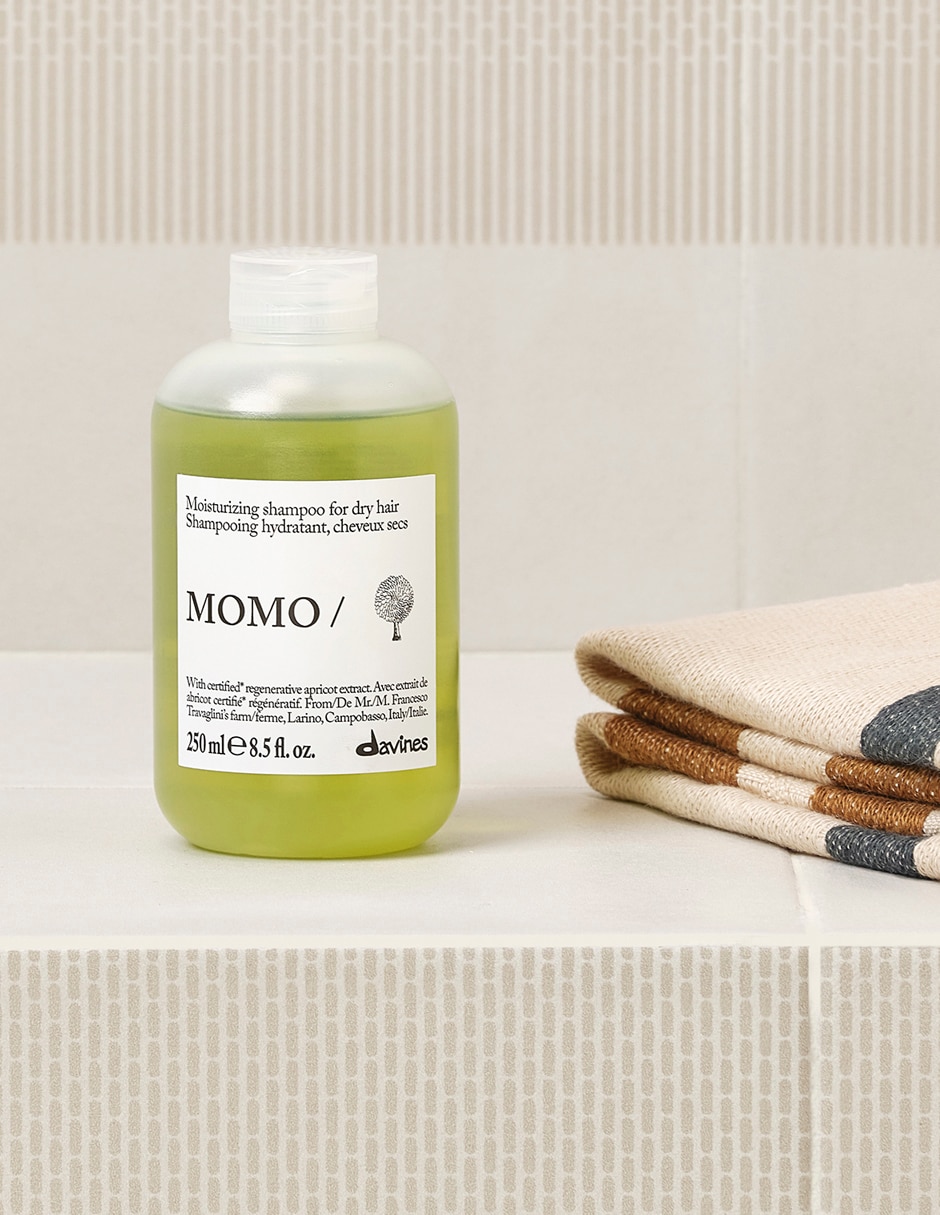 Shampoo hidratante para cabello seco momo essential haircare 2